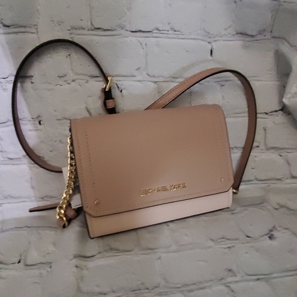 Michael Kors Handbags - MK Purse *NWT"
